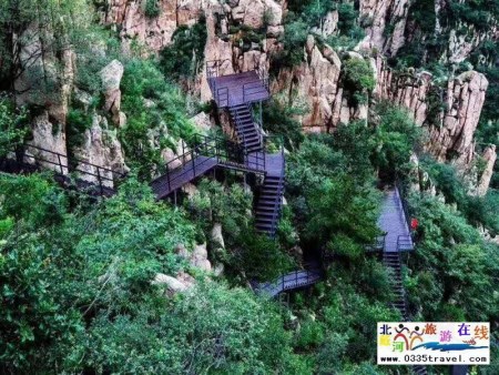 秦皇島龍云谷（俊山秀水）景區(qū)電話18633570222  15703350808