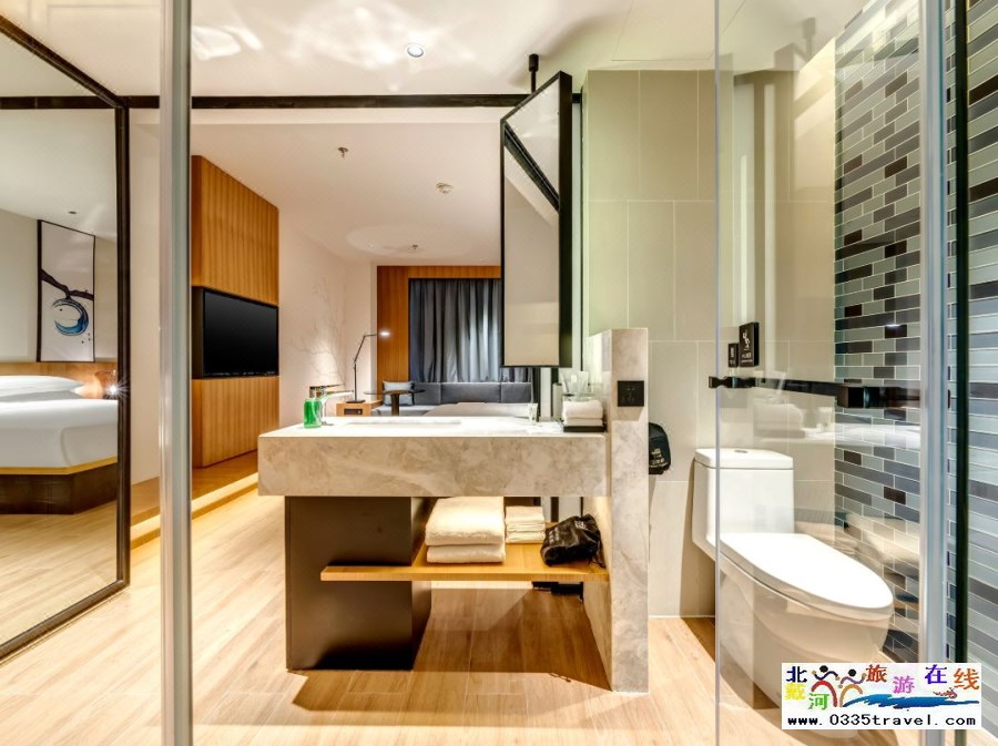 秦皇島海港萬楓酒店電話18633570222