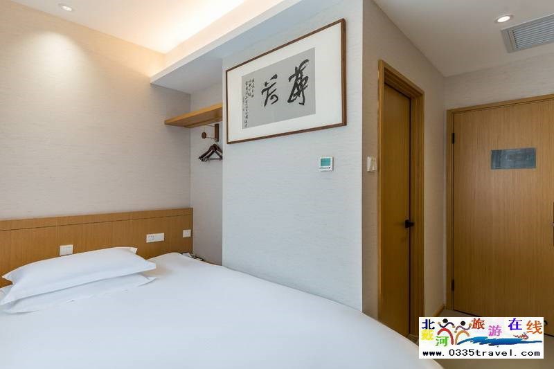 秦皇島燕山大學(xué)閑庭四藝酒店電話18633570222