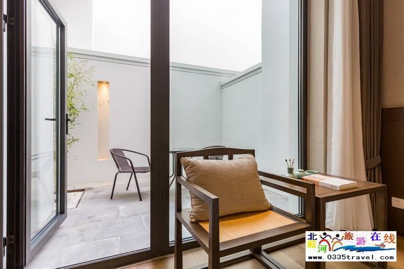 秦皇島燕山大學(xué)閑庭四藝酒店電話18633570222